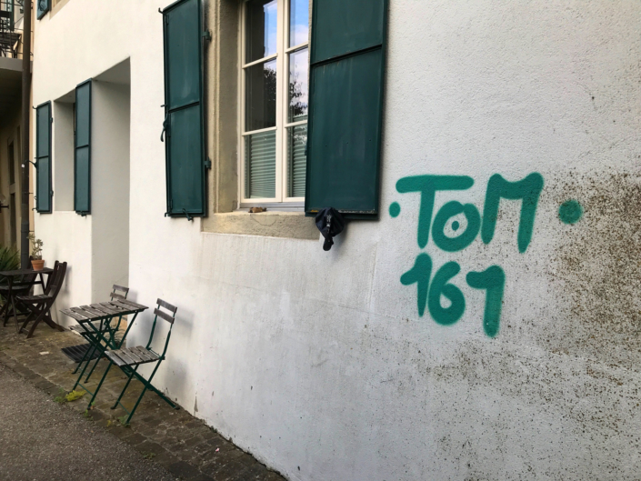Die Stadt Aarau, die «Stadt der schönen Giebel» und ihr unbequemes, massives Problem mit radikalen Linksextremisten aus den Reihen der Juso der SP und der Antifa. Linksextremistische Schmierereien in der Stadt Aarau.