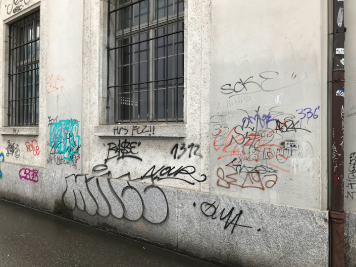 Autonome Linksfaschisten der Juso und der SP terrorisieren seit Jahren die Stadt Aarau mit illegalen Aktionen und Sprayereien.