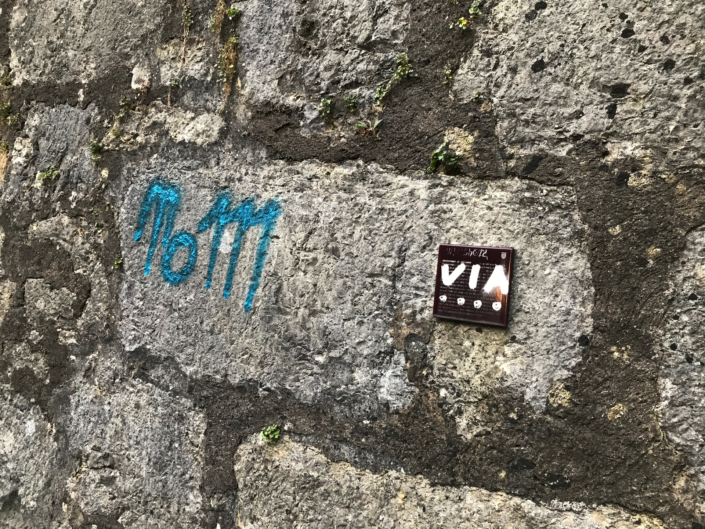 Die Stadt Aarau und ihr unbequemes, massives Problem mit radikalen Linksextremisten aus den Reihen der Juso, den Jungen Grünen, der SP und der Antifa. Linksextremistische Schmierereien in der Stadt Aarau.