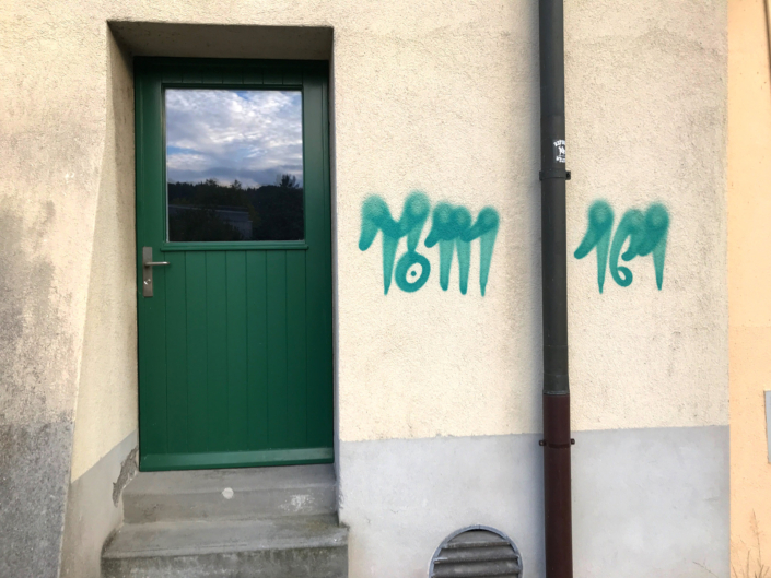 Autonome Linksfaschisten der Juso, Junge Grüne und der Antifa terrorisieren seit Jahren die Stadt Aarau mit illegalen Aktionen und Sprayereien.