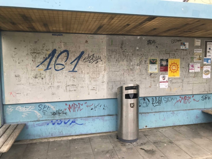 Die Stadt Aarau und ihr unbequemes, massives Problem mit radikalen Linksextremisten aus den Reihen der Juso, den Jungen Grünen, der SP und der Antifa. Linksextremistische Schmierereien in der Stadt Aarau.