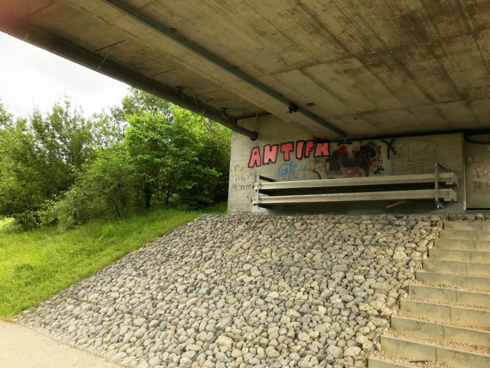 Autonome Linksfaschisten der Juso und der SP terrorisieren seit Jahren die Stadt Aarau mit illegalen Aktionen und Sprayereien.