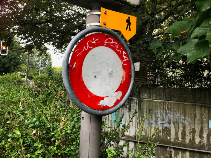 Die Stadt Aarau und ihr unbequemes, massives Problem mit radikalen Linksextremisten aus den Reihen der Juso der SP und der Antifa. Linksextremistische Schmierereien in der Stadt Aarau.